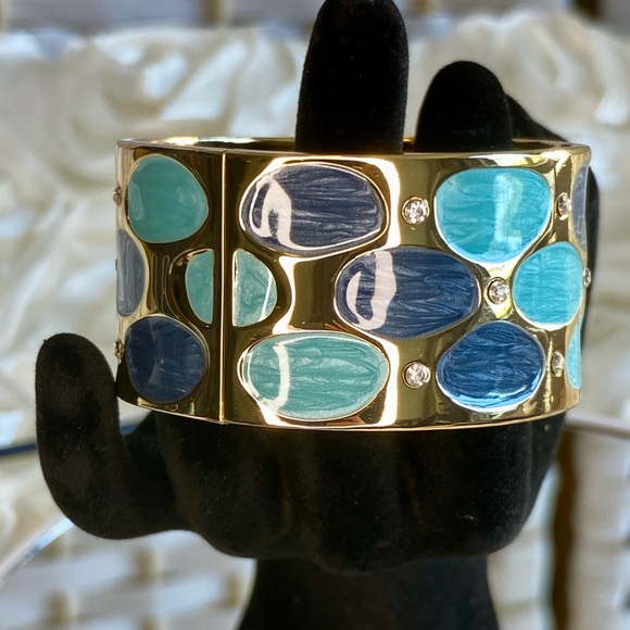 NWT White Australian Crystal and Blue Enameled Bangle Bracelet 7” in Goldtone - Picture 7 of 9